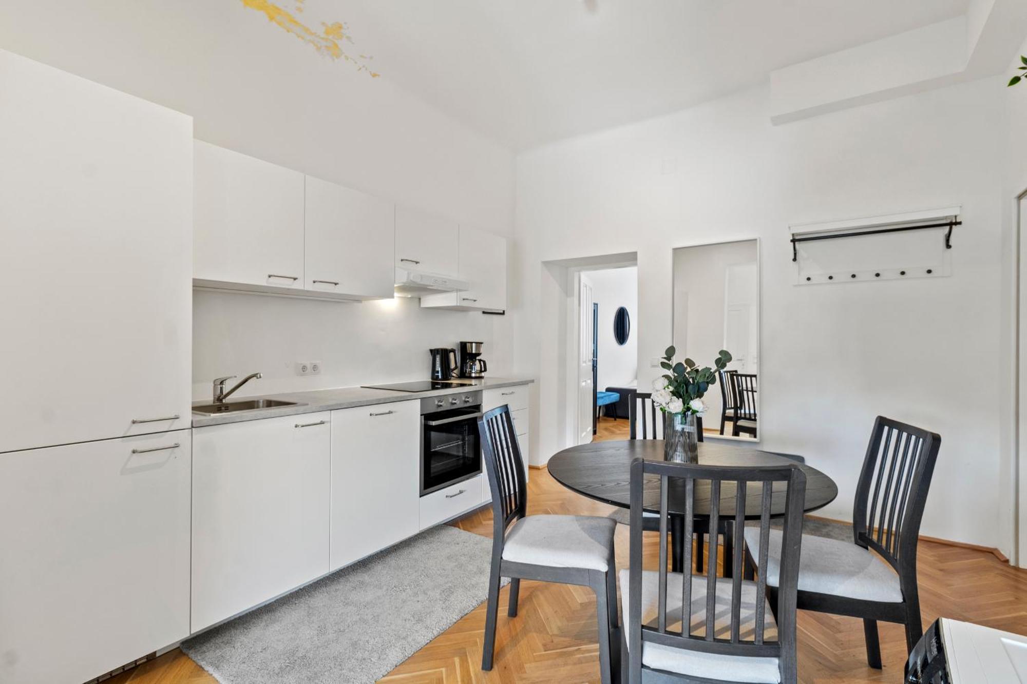 Balcony Apartment, 4 Min To U3 Zipperer Strasse Wenen Buitenkant foto